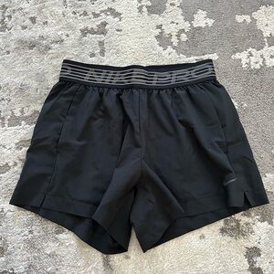 Nike pro Flowy shorts